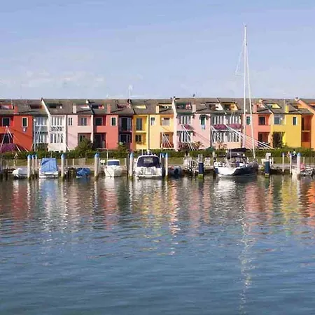 Seaside Surrounded By Garden 빌라 *