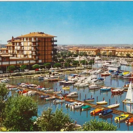 Villa Seaside Surrounded By A Garden